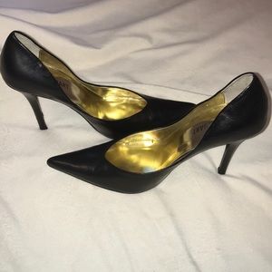 Colin Stuart low cut pumps